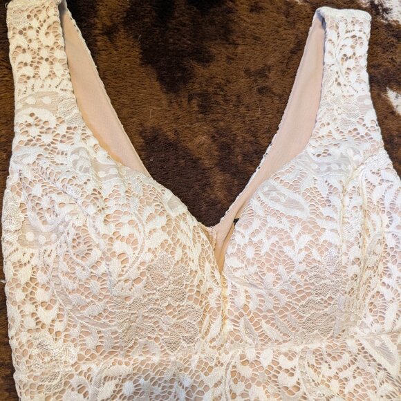 Windsor LIKE NEW Lace Mini Dress w/ Padded Bust - Picture 3 of 6